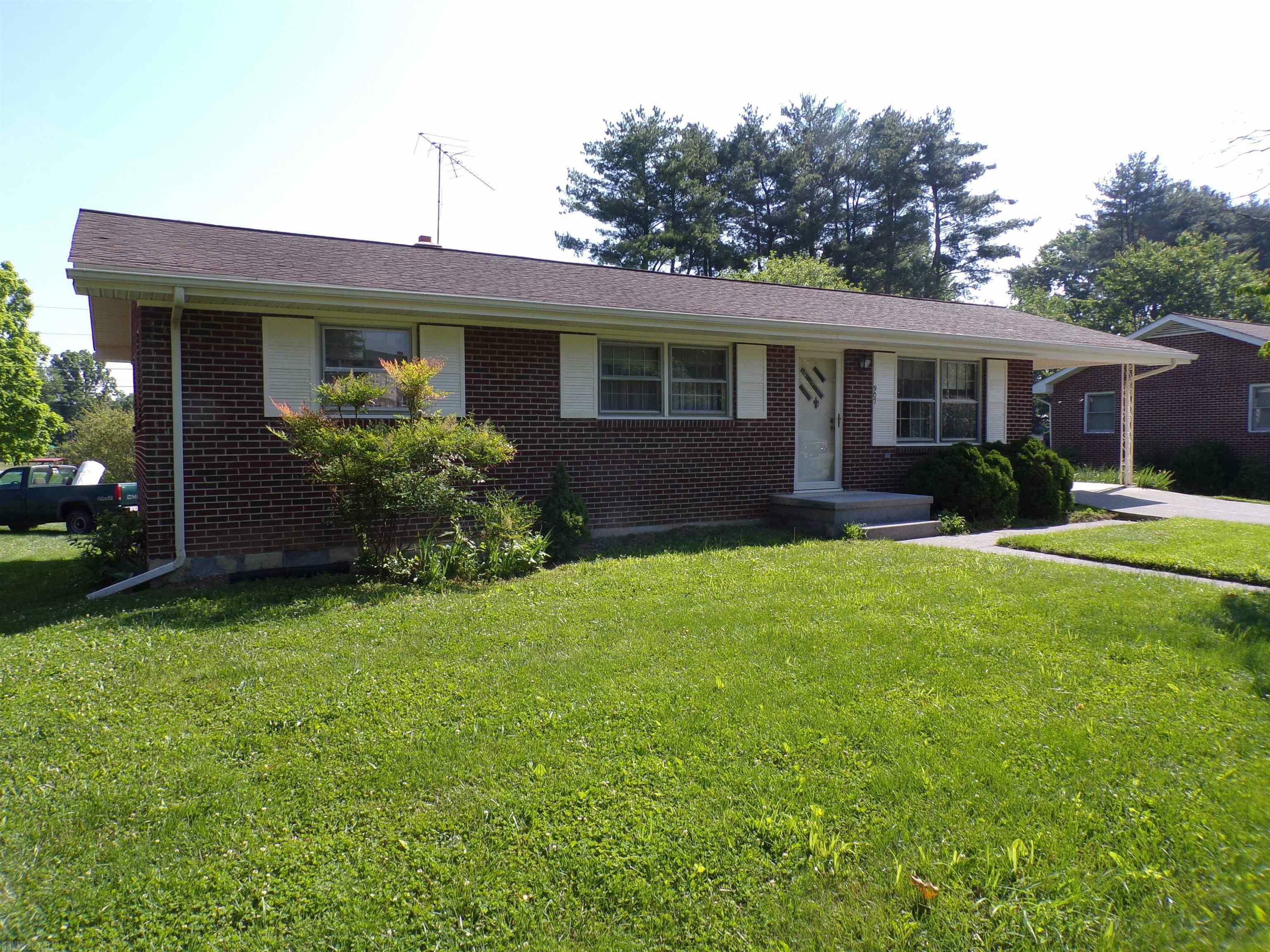 Property Photo:  907 Dundee Drive  VA 24141 