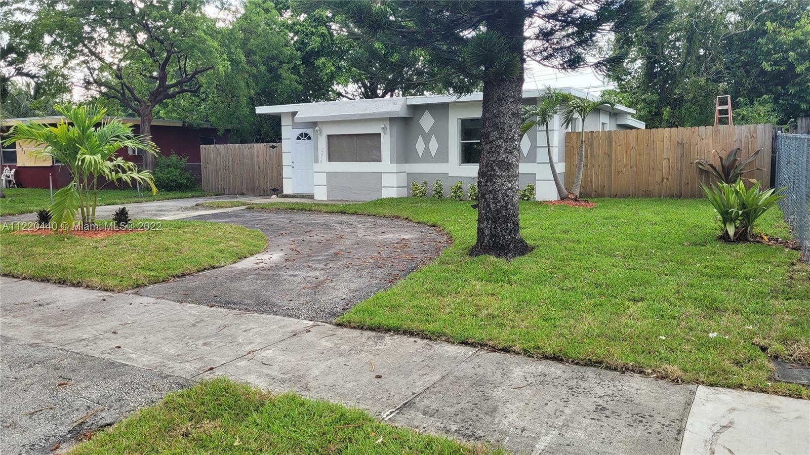 Property Photo:  2619 NW 6th St  FL 33069 