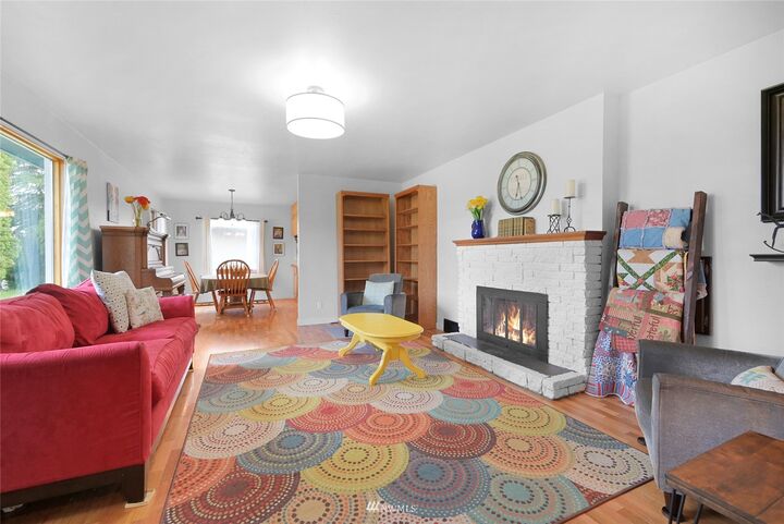 Property Photo:  710  Avenue B  WA 98290 