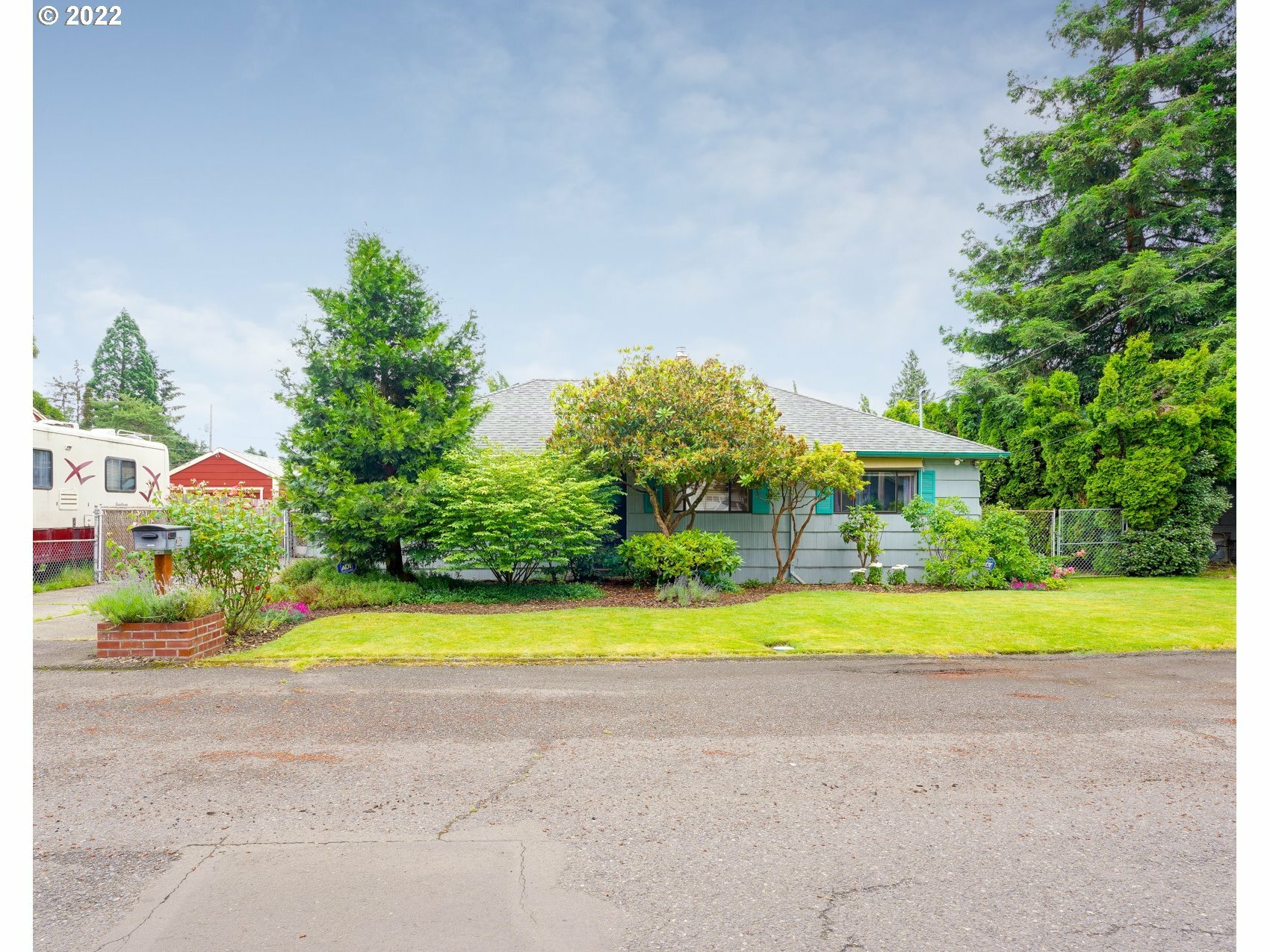 Property Photo:  306 NE 127th Ave  OR 97230 