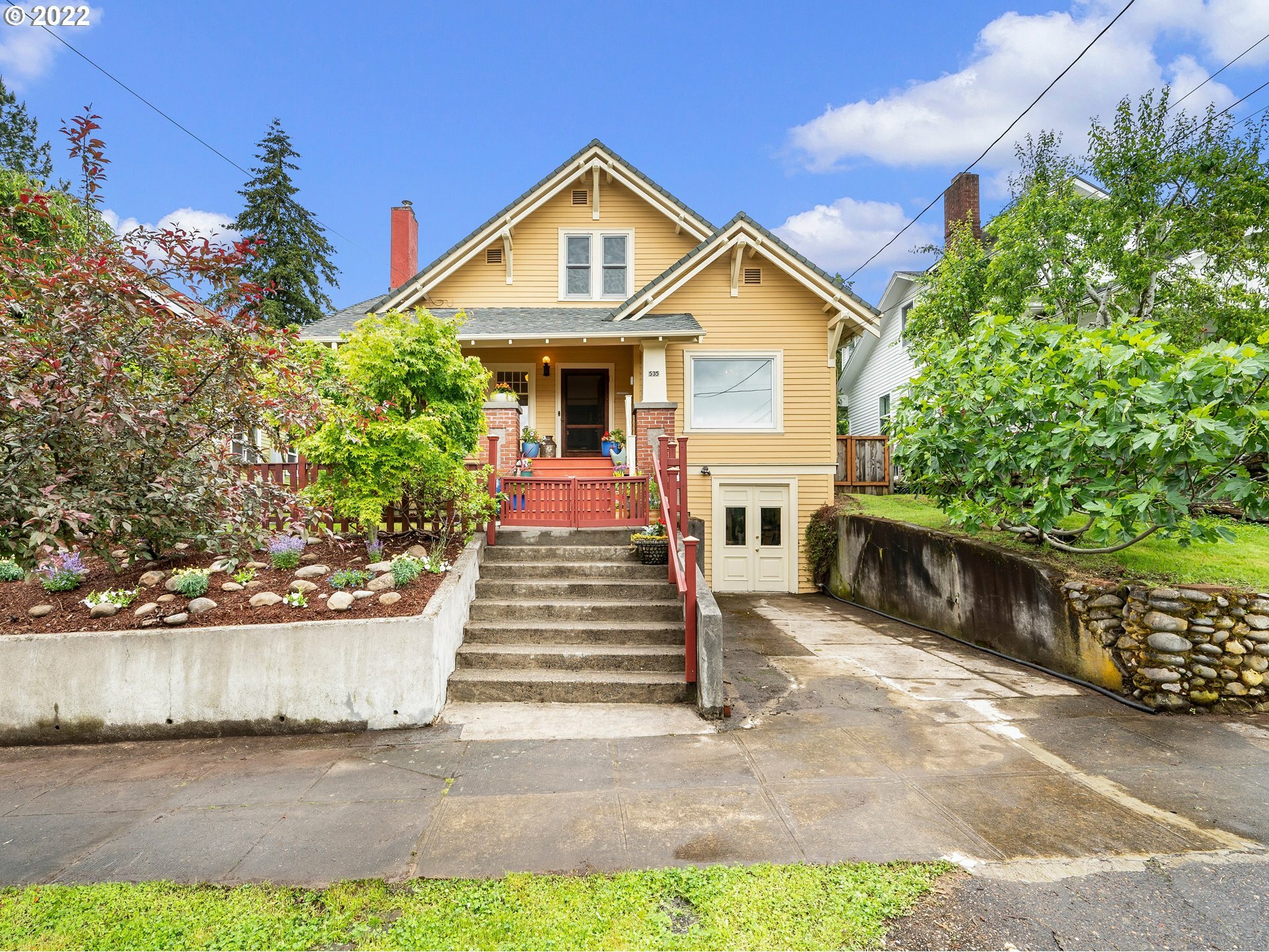 Property Photo: 535 SE 70th Ave OR 97215