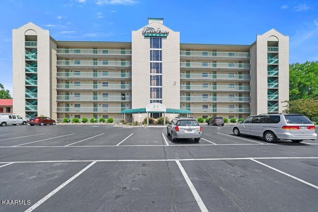 Property Photo:  3215 N River Rd Ste 503  TN 37863 