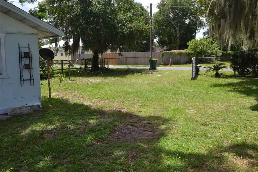 Property Photo:  906 N Rockingham Avenue  FL 32778 