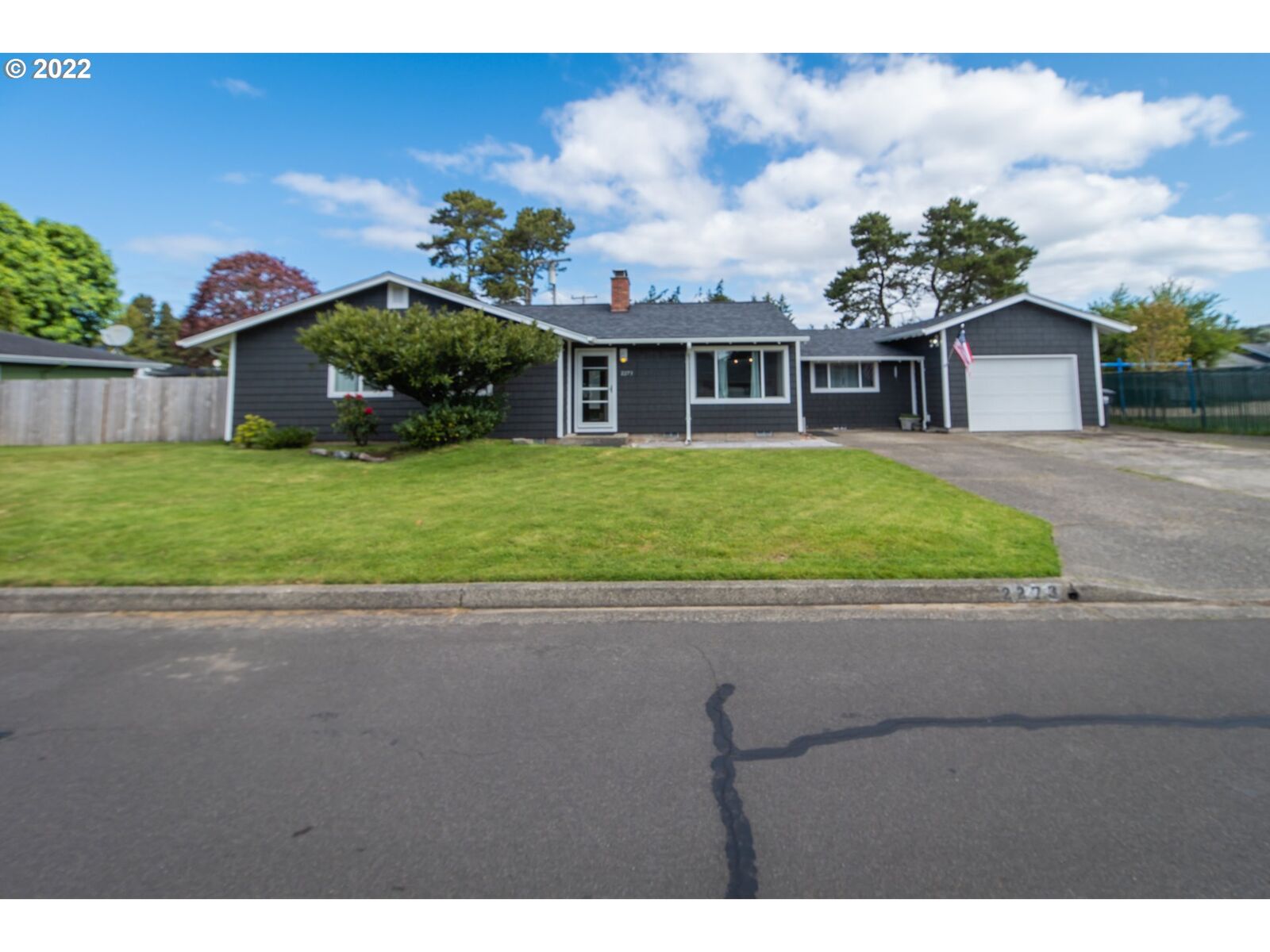 Property Photo: 2273 18th St OR 97439