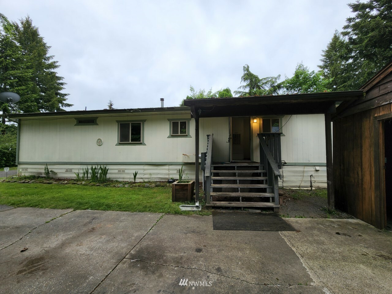 Property Photo:  15918 86th Avenue SE  WA 98597 