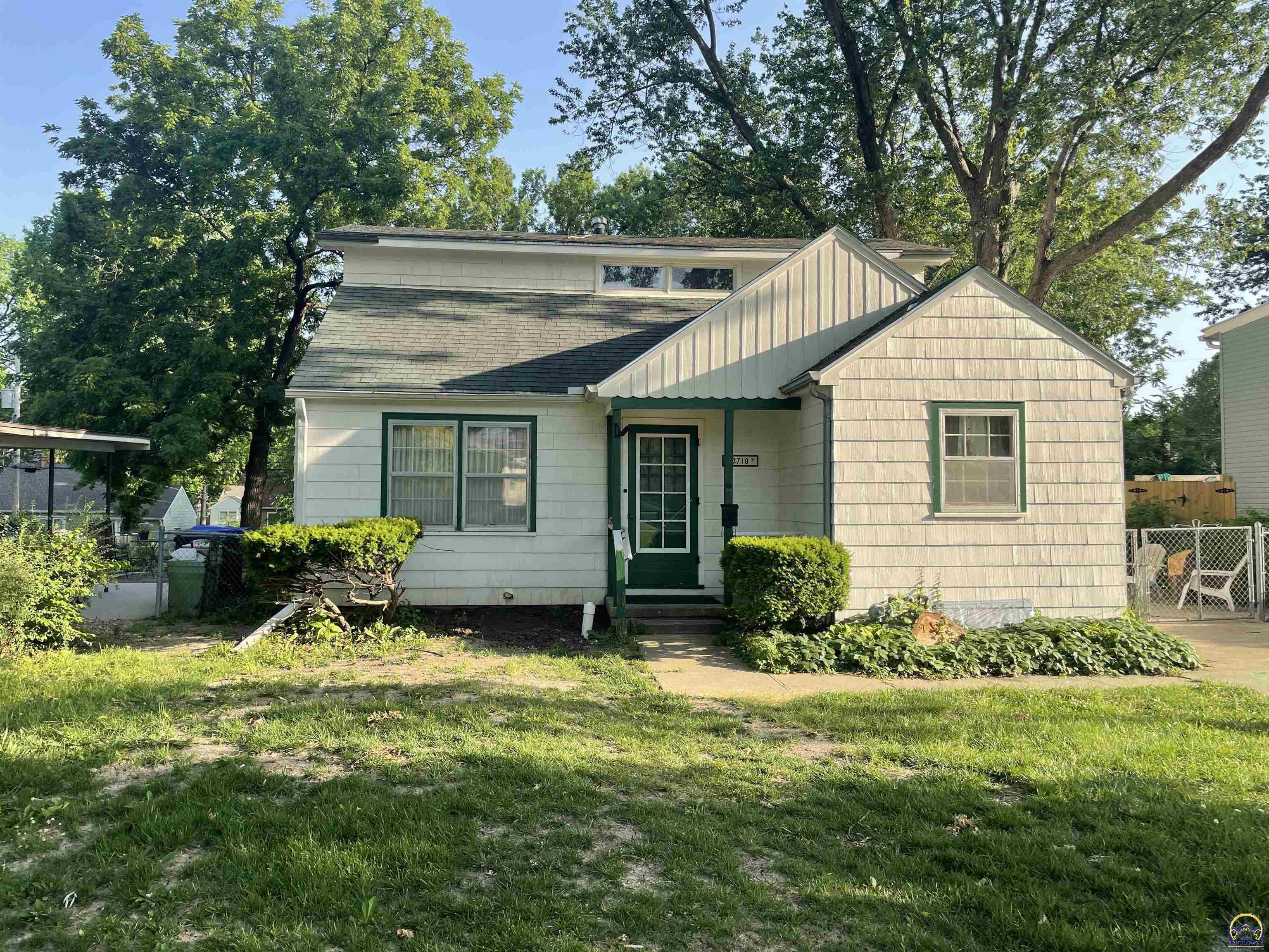 Property Photo: 3719 SW Munson Ave KS 66604
