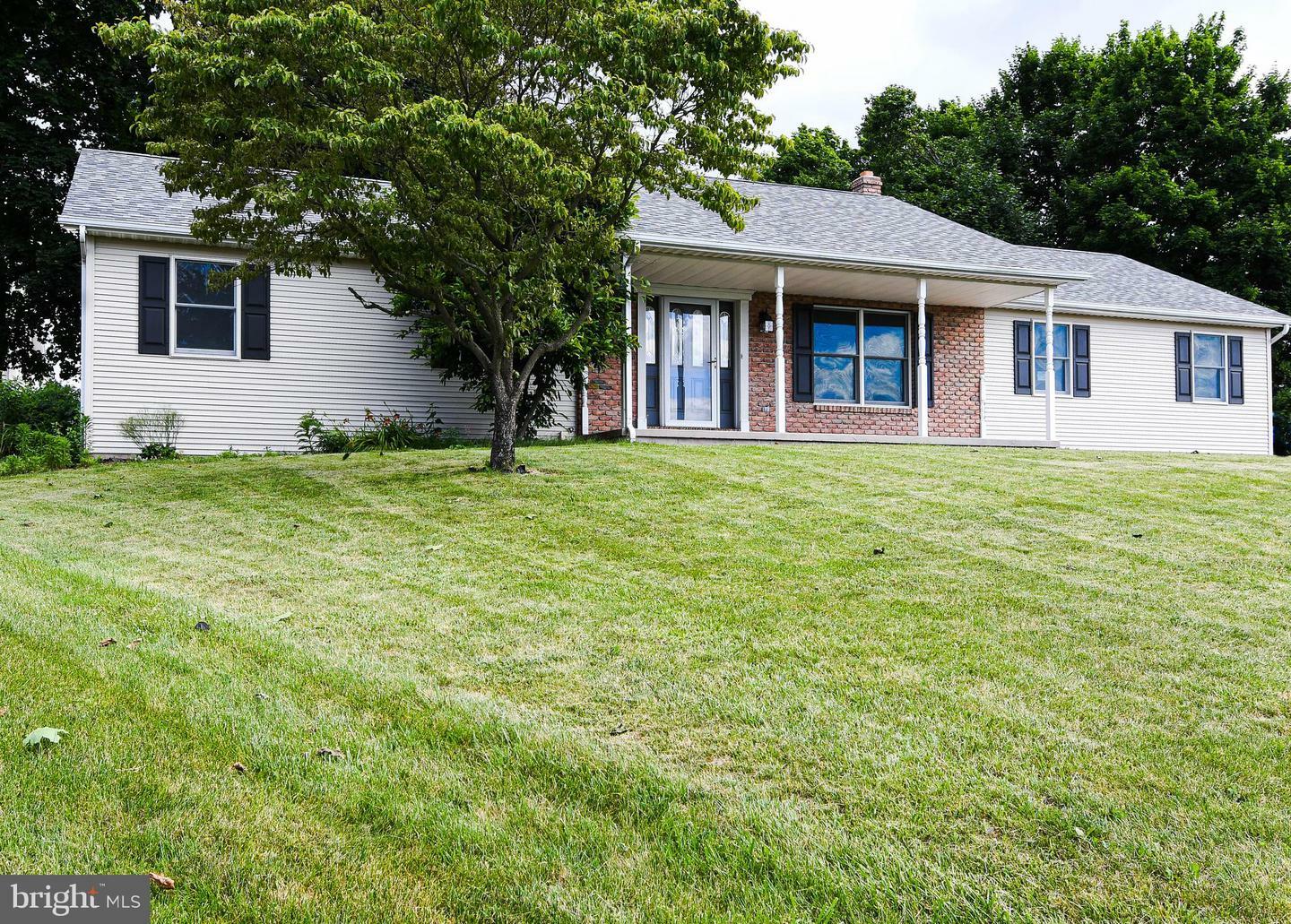 Property Photo: 212 Swatara Circle PA 17038