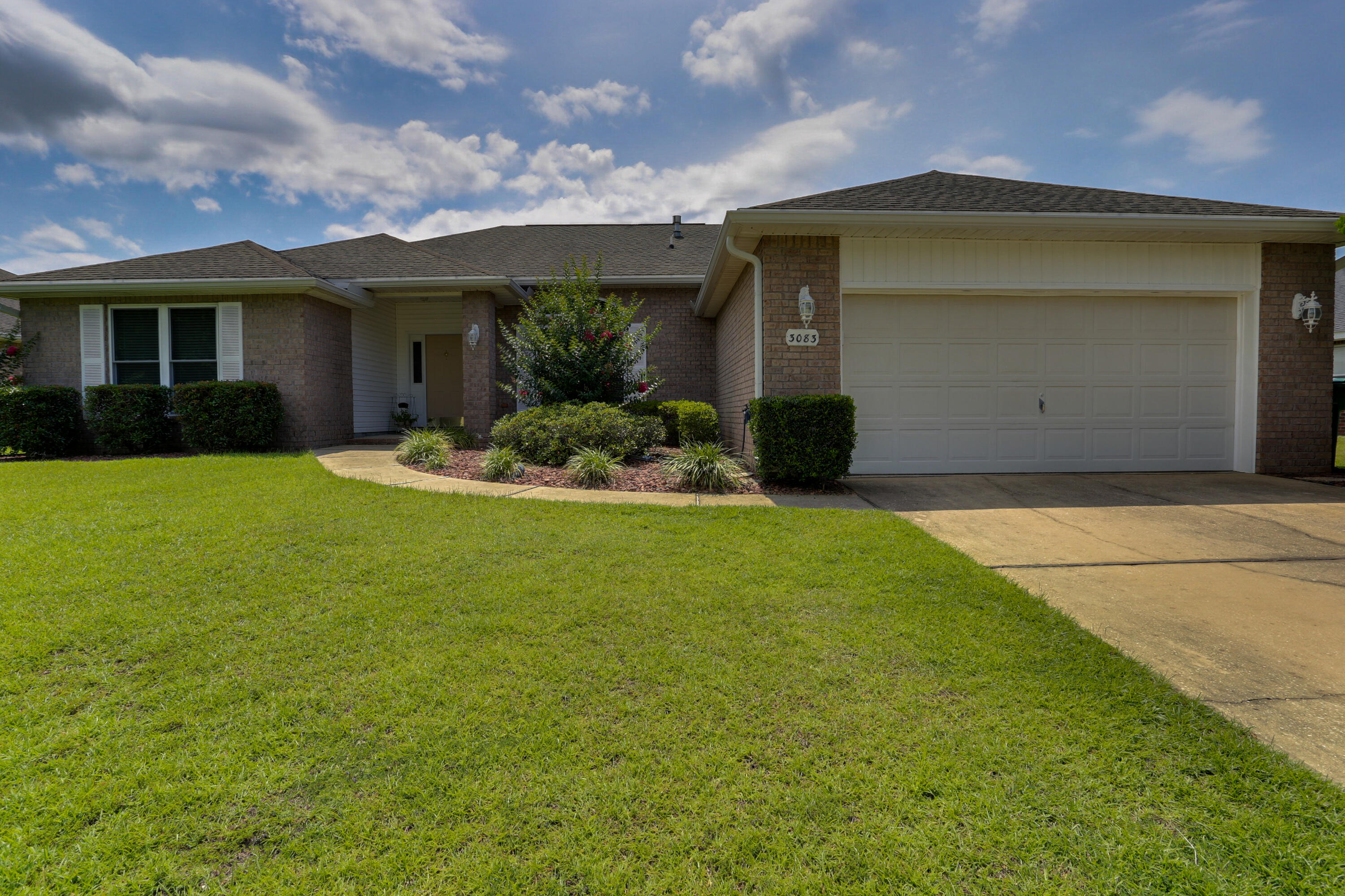 Property Photo: 3083 Border Creek Drive FL 32539