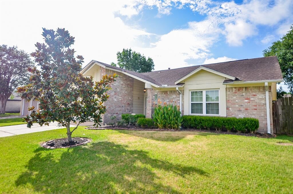 Property Photo:  15911 Sierra Grande Drive  TX 77083 