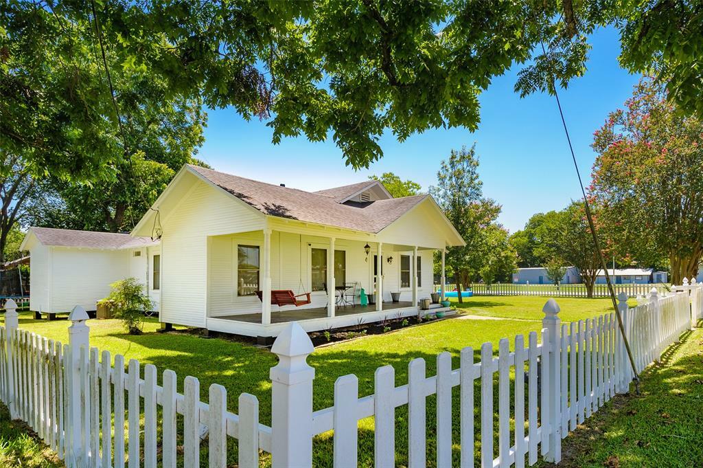 Property Photo: 331 Fisher Street TX 77358