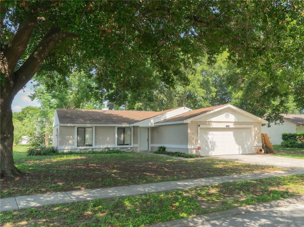 Property Photo:  7916 Pineapple Drive  FL 32835 