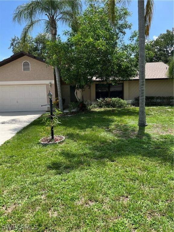 Property Photo:  19160 Pine Run Lane  FL 33967 