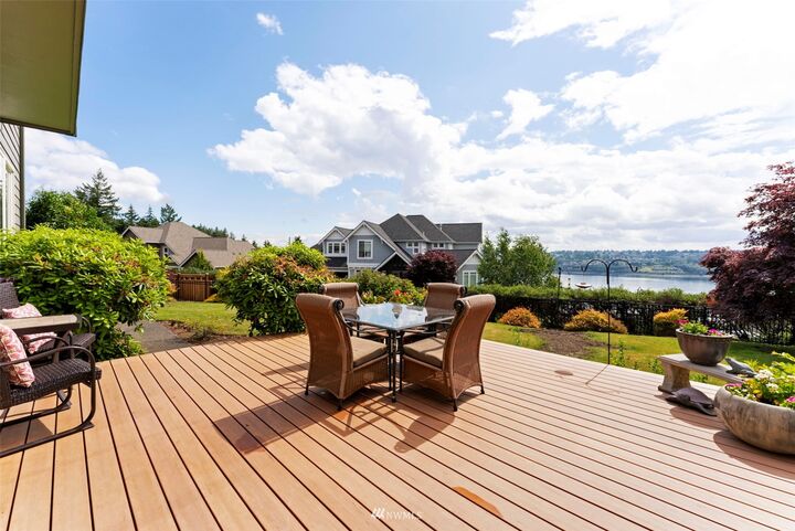 Property Photo:  517 25th Avenue NW  WA 98335 