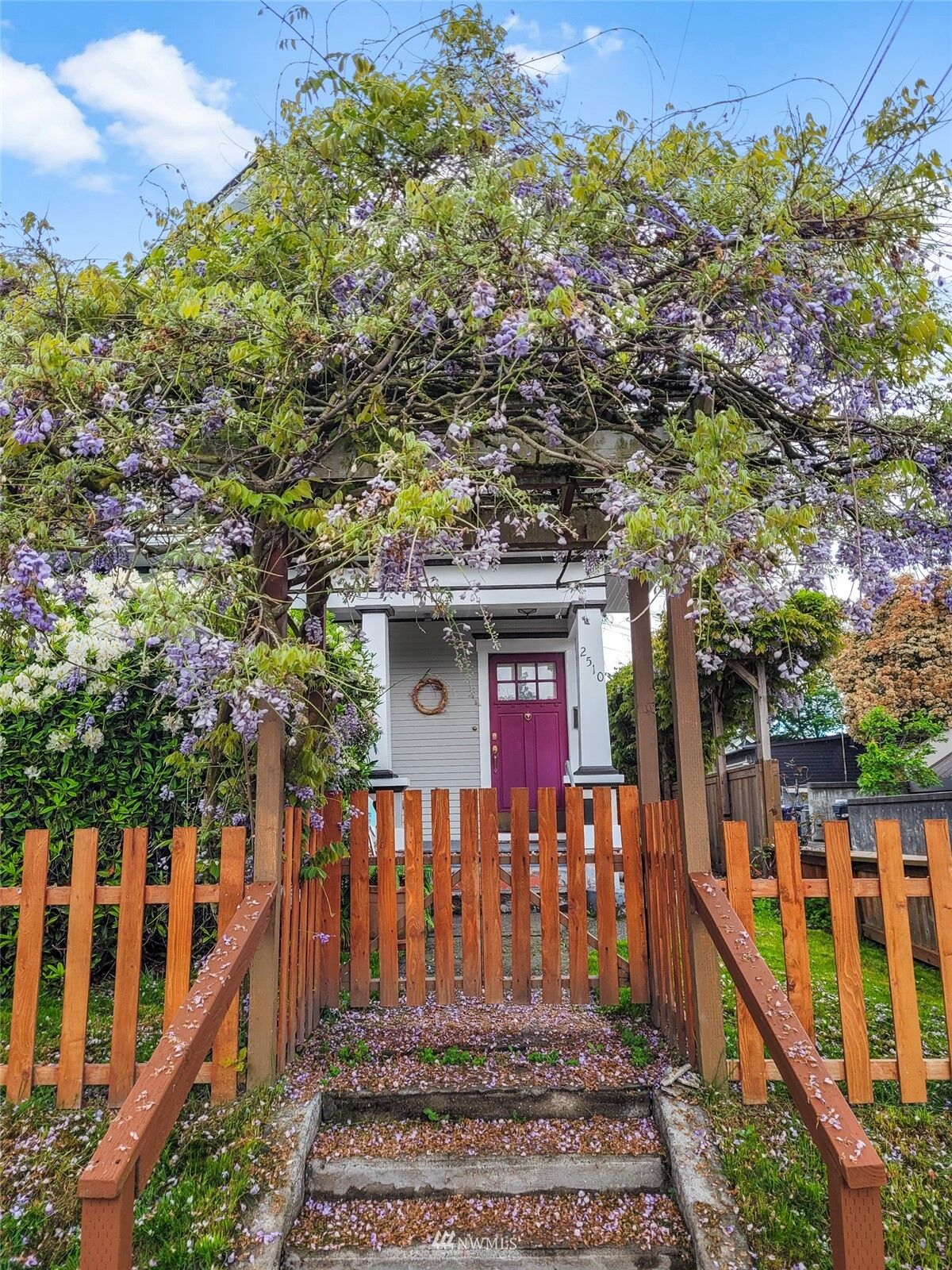 Property Photo:  2510 N Alder Street  WA 98406 