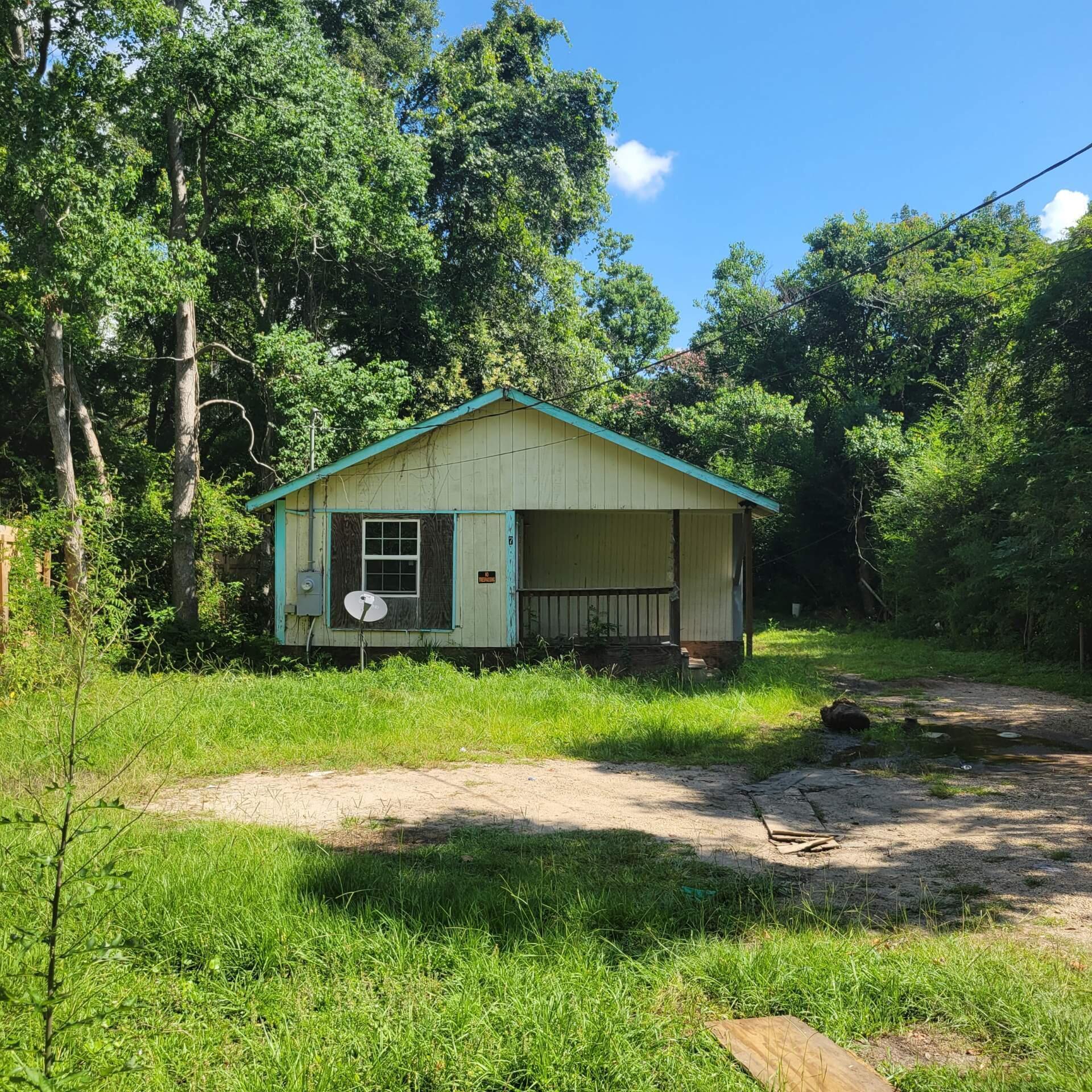 Property Photo:  7 Collins St.  MS 39401 