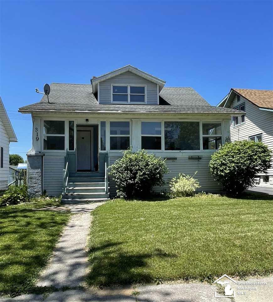 Property Photo:  319 N Roessler St  MI 48162 