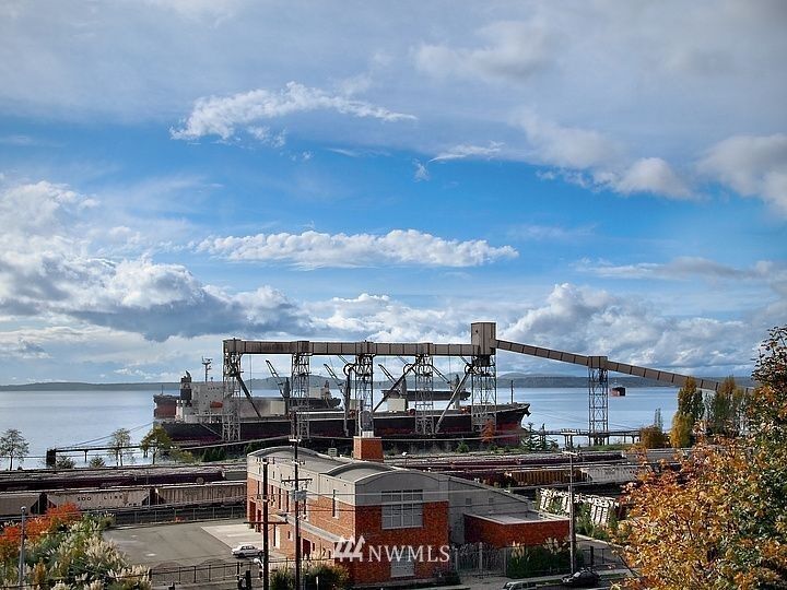 Property Photo:  511 W Mercer Place 303  WA 98119 