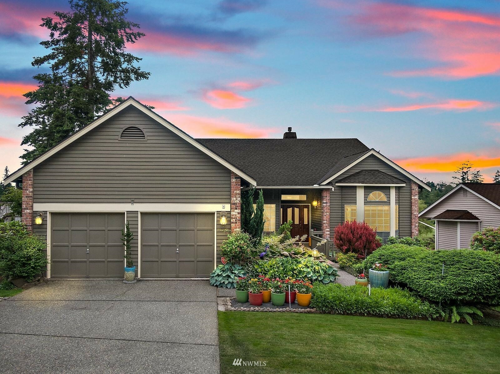 Property Photo: 25243 Lake Wilderness Country Club Drive SE WA 98038
