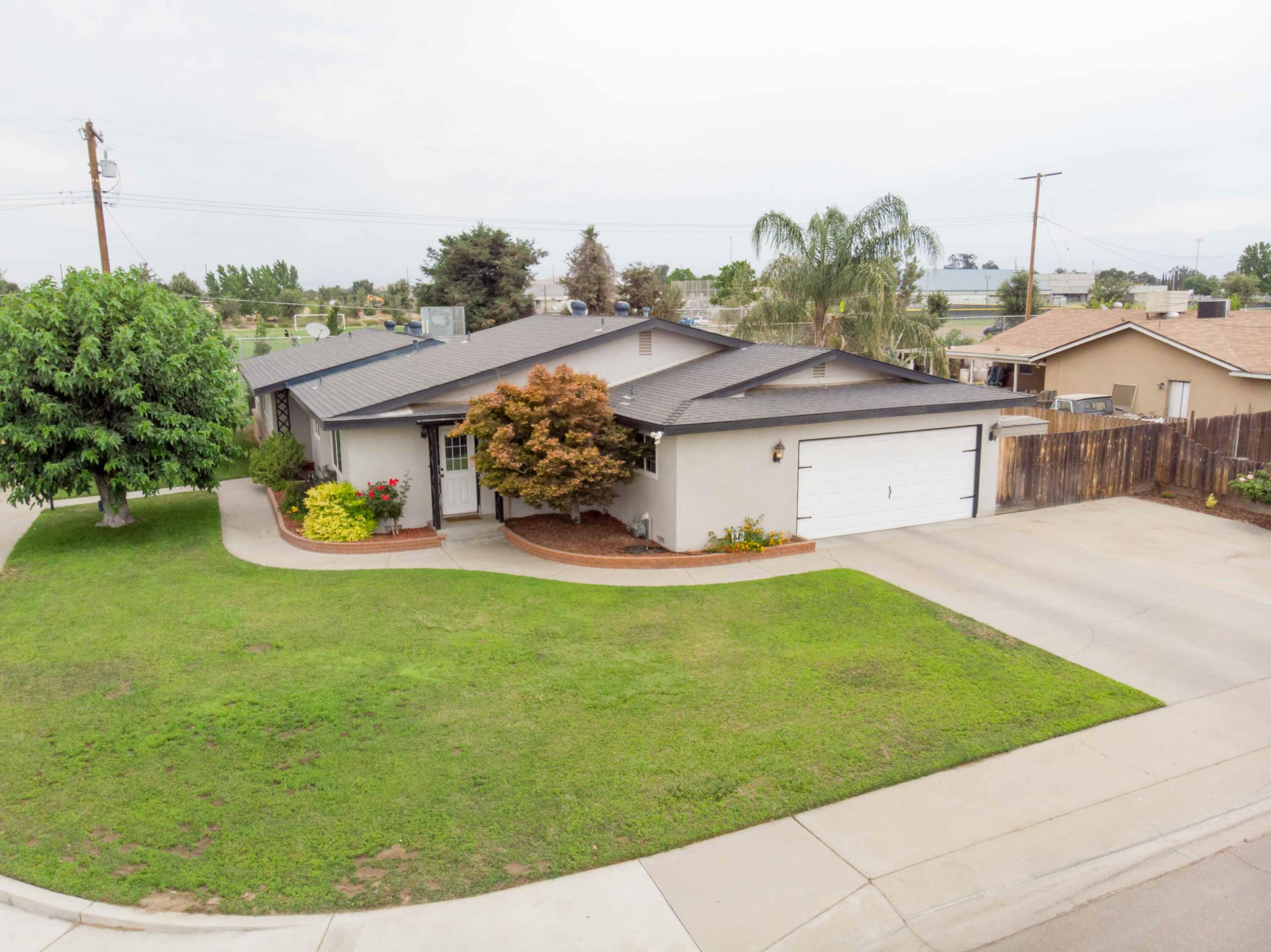 Property Photo:  1238 N Rose Avenue  CA 93223 