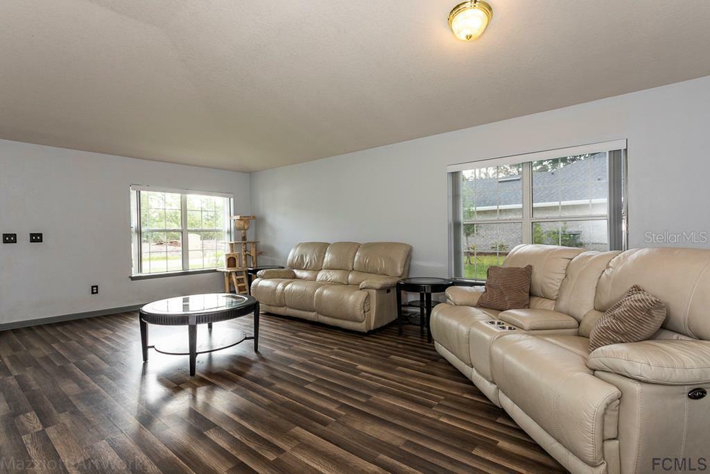 Property Photo:  43 Lindsay Drive  FL 32137 