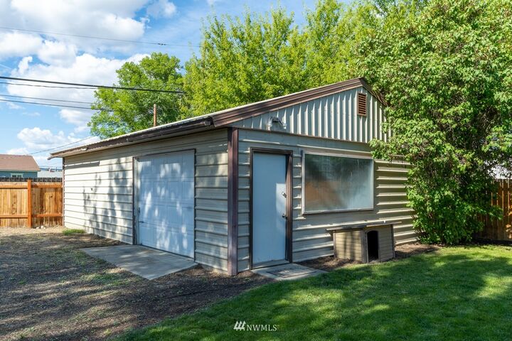 Property Photo:  613 K Street SW  WA 98848 