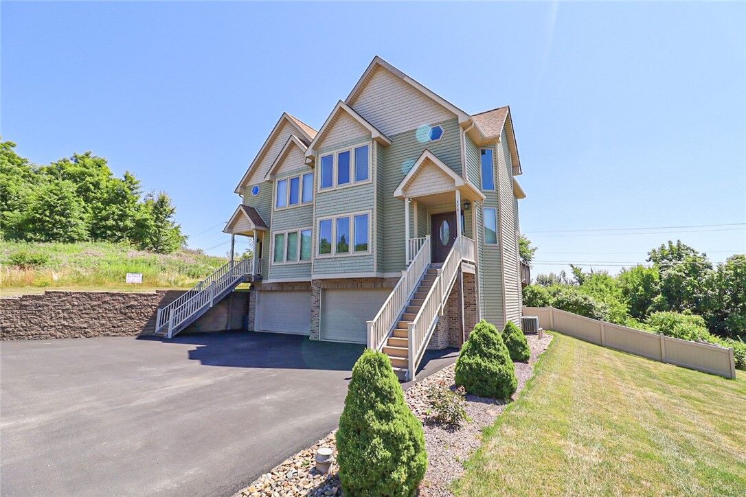 Property Photo: 370 Cherokee Dr PA 15010