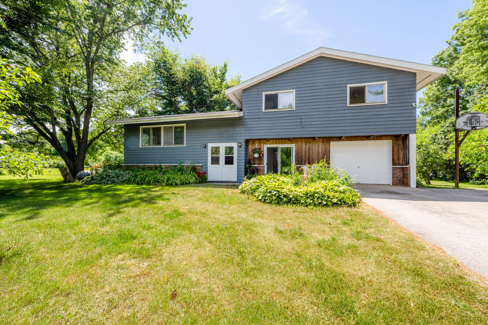 Property Photo:  17800 Hoder Road  MI 49117 