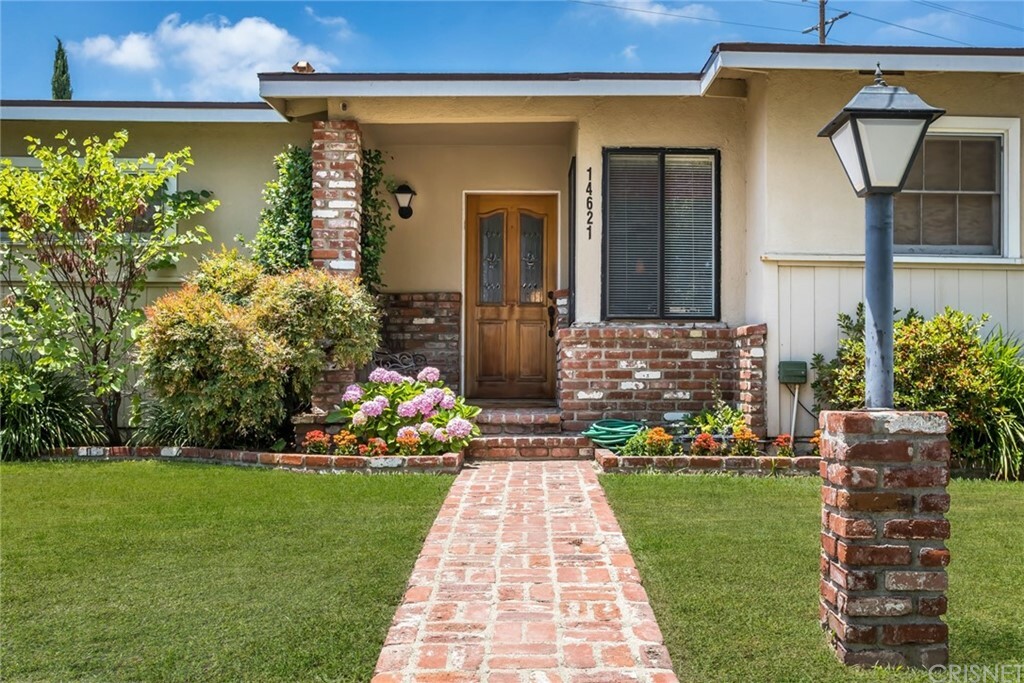 Property Photo:  14621 Clymer Street  CA 91345 