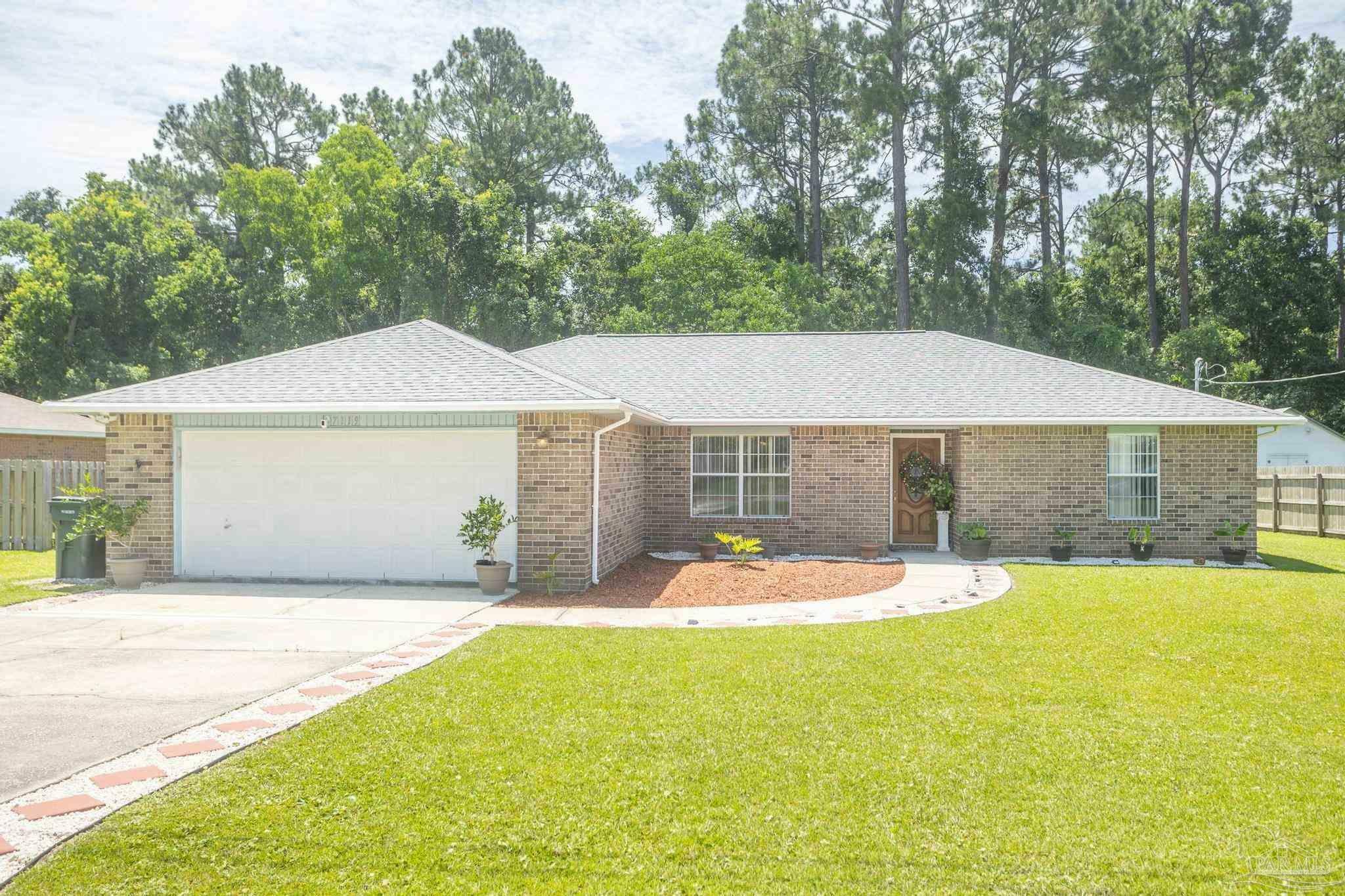 Property Photo: 7119 Baysprings Dr FL 32506