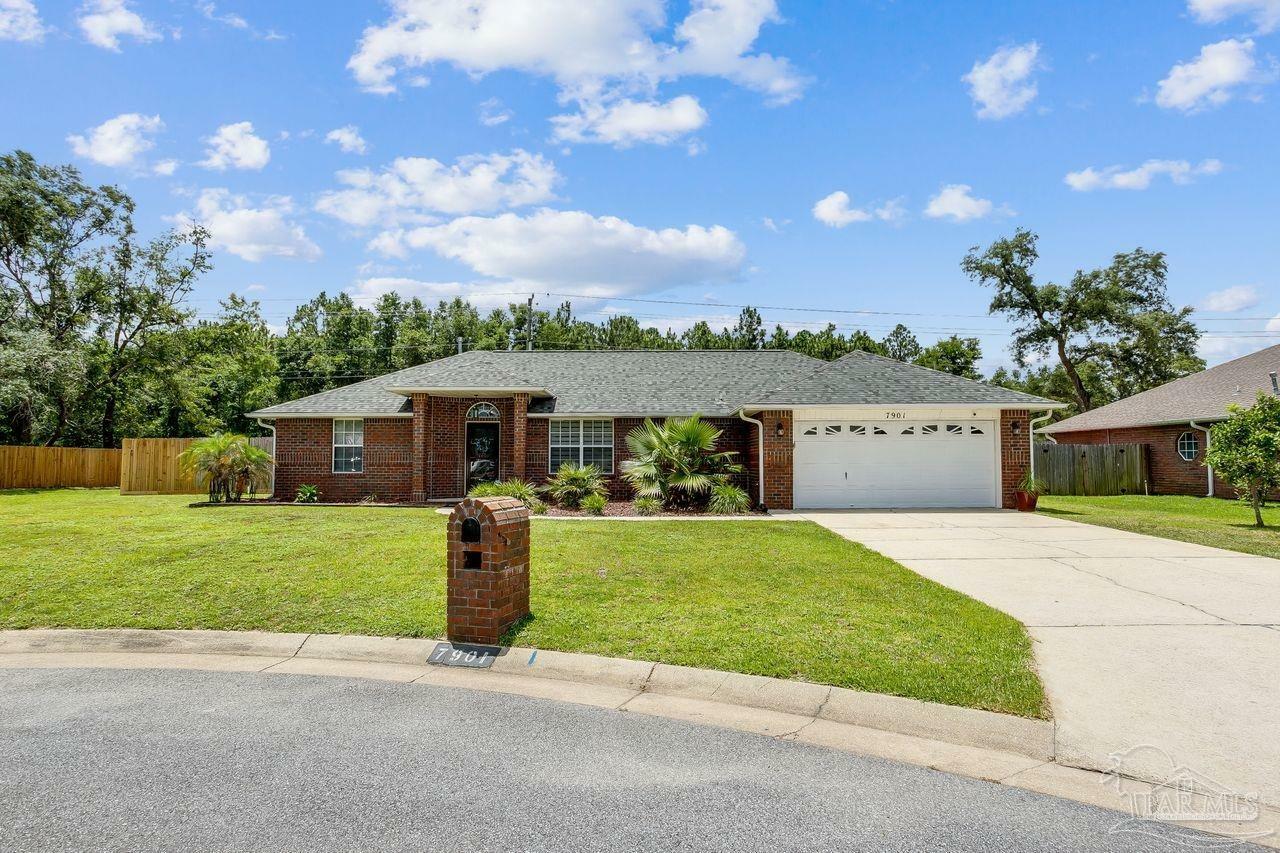 Property Photo: 7901 Amethyst Dr FL 32506