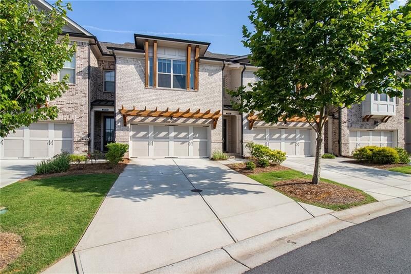 Property Photo: 2048 Glenview Park Circle GA 30097