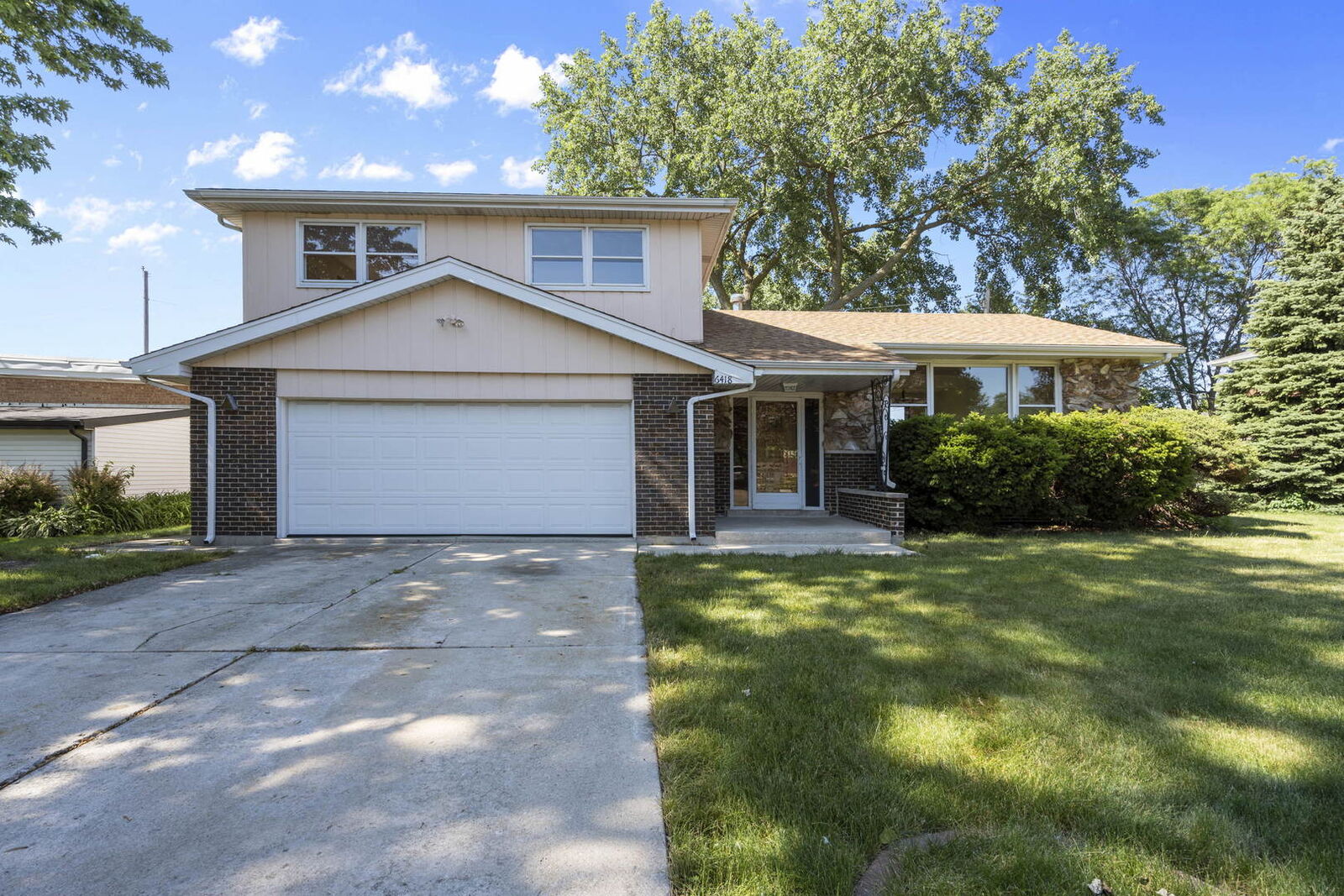 Property Photo: 6418 W 92nd Street IL 60453