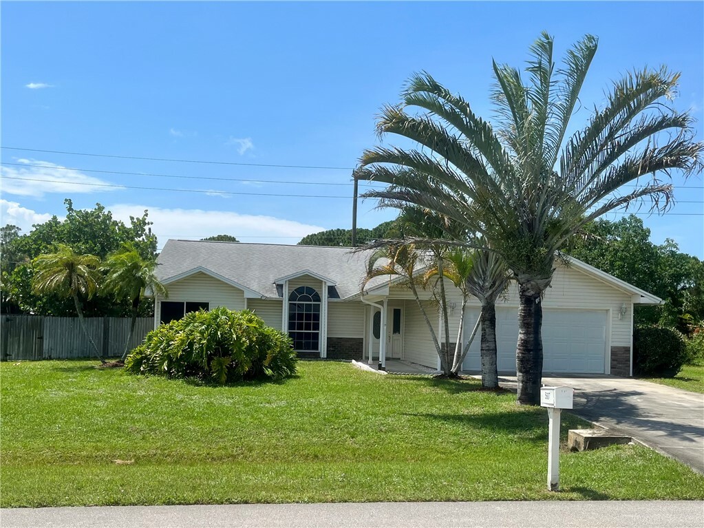 Property Photo:  5607 Paleo Pines Circle  FL 34951 