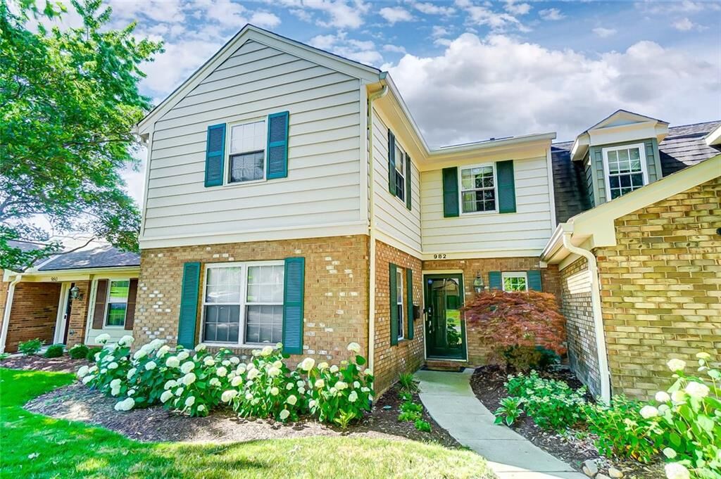 Property Photo: 982 Patriot Square OH 45459