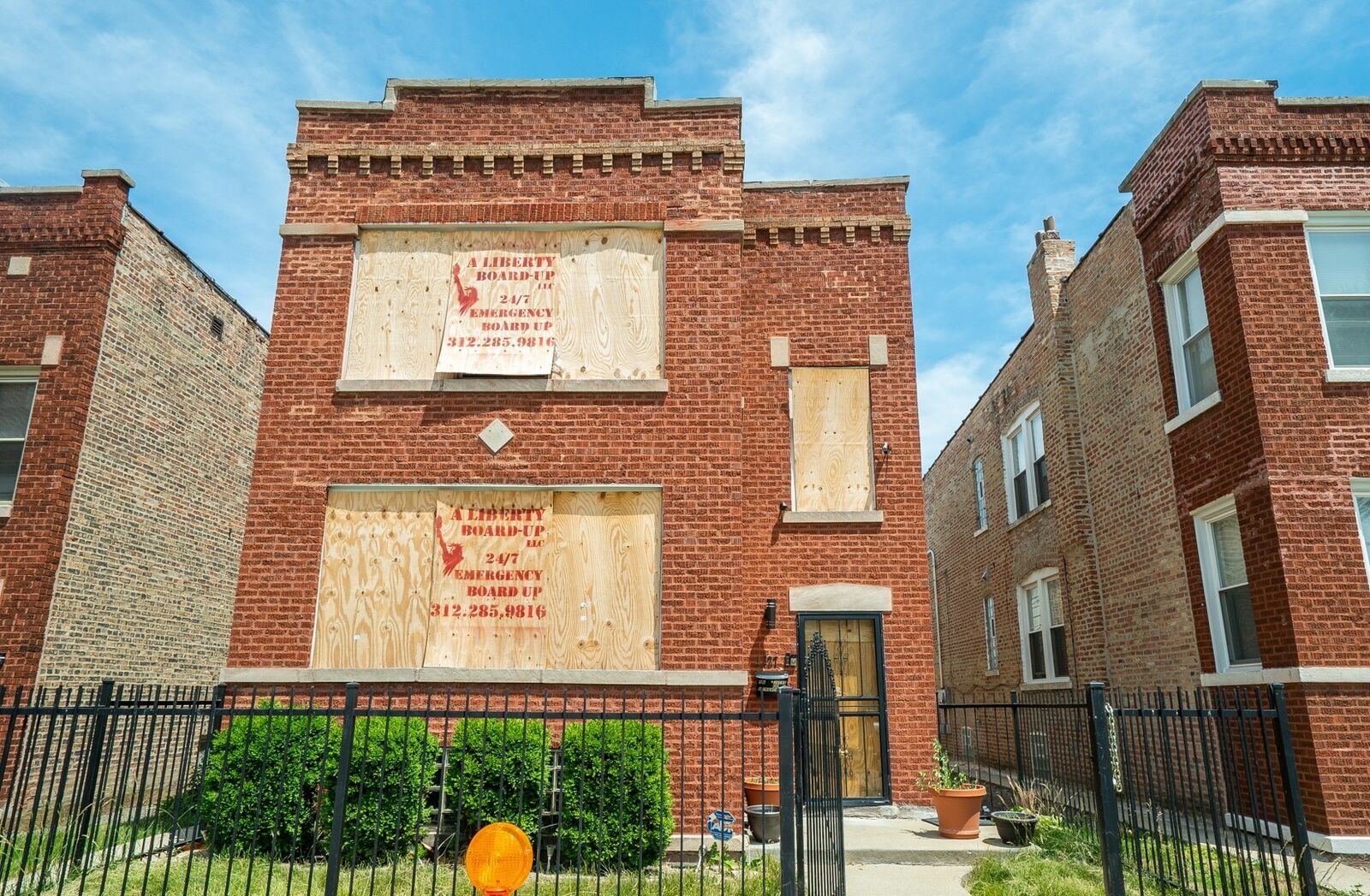 Property Photo:  1327 N Parkside Avenue  IL 60651 