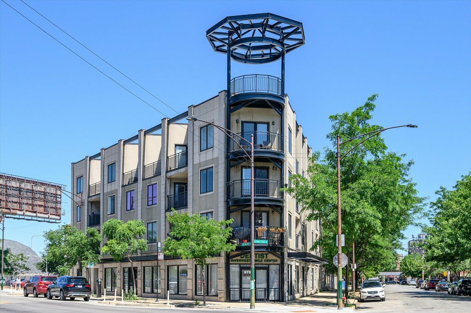 Property Photo:  875 N Milwaukee Avenue 2S  IL 60642 