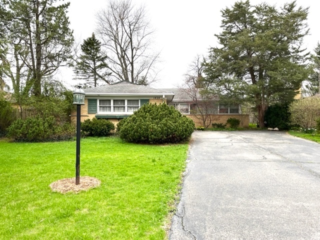 Property Photo:  1424 Huntington Drive  IL 60025 