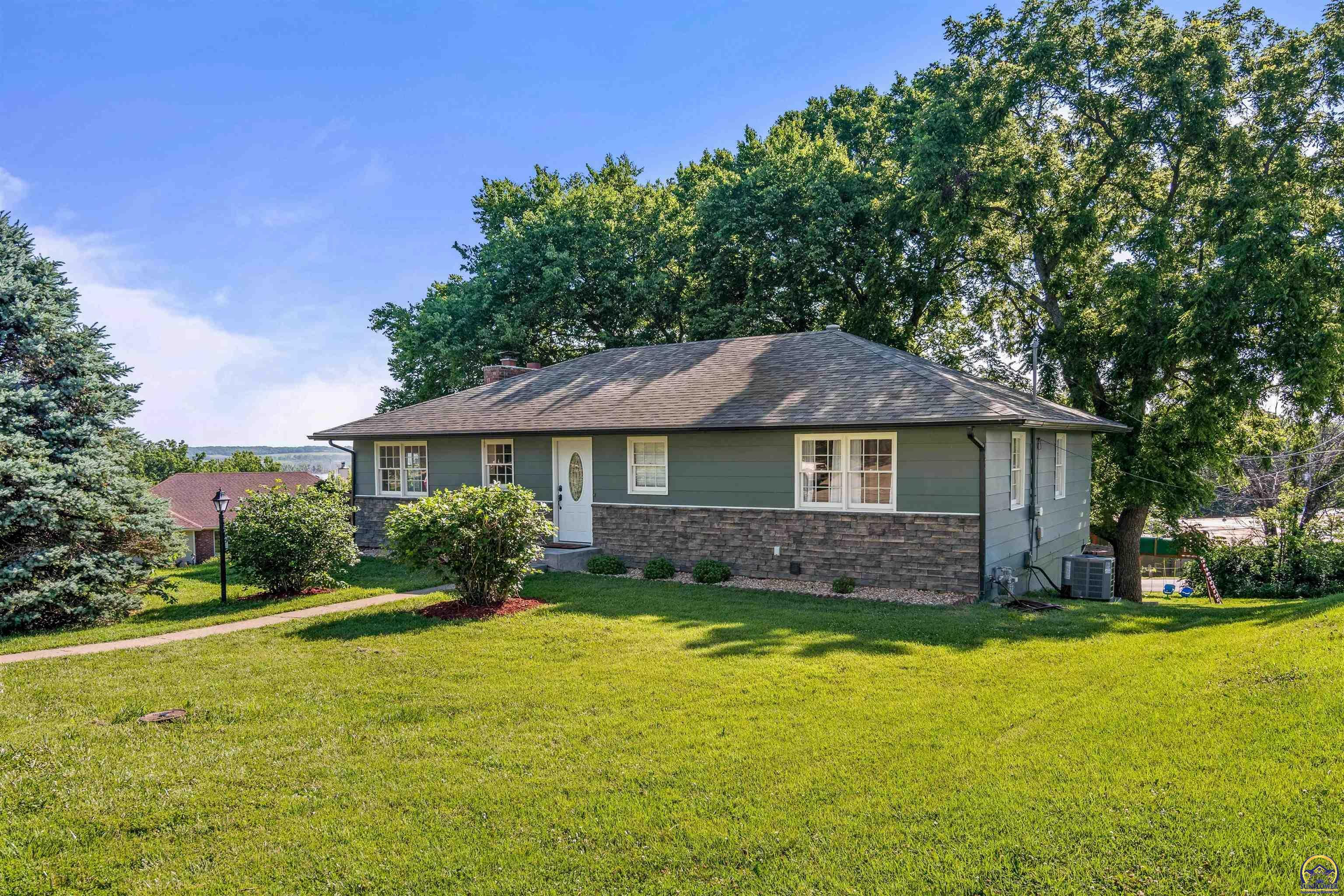 Property Photo:  212 Delaware Dr  KS 66512 