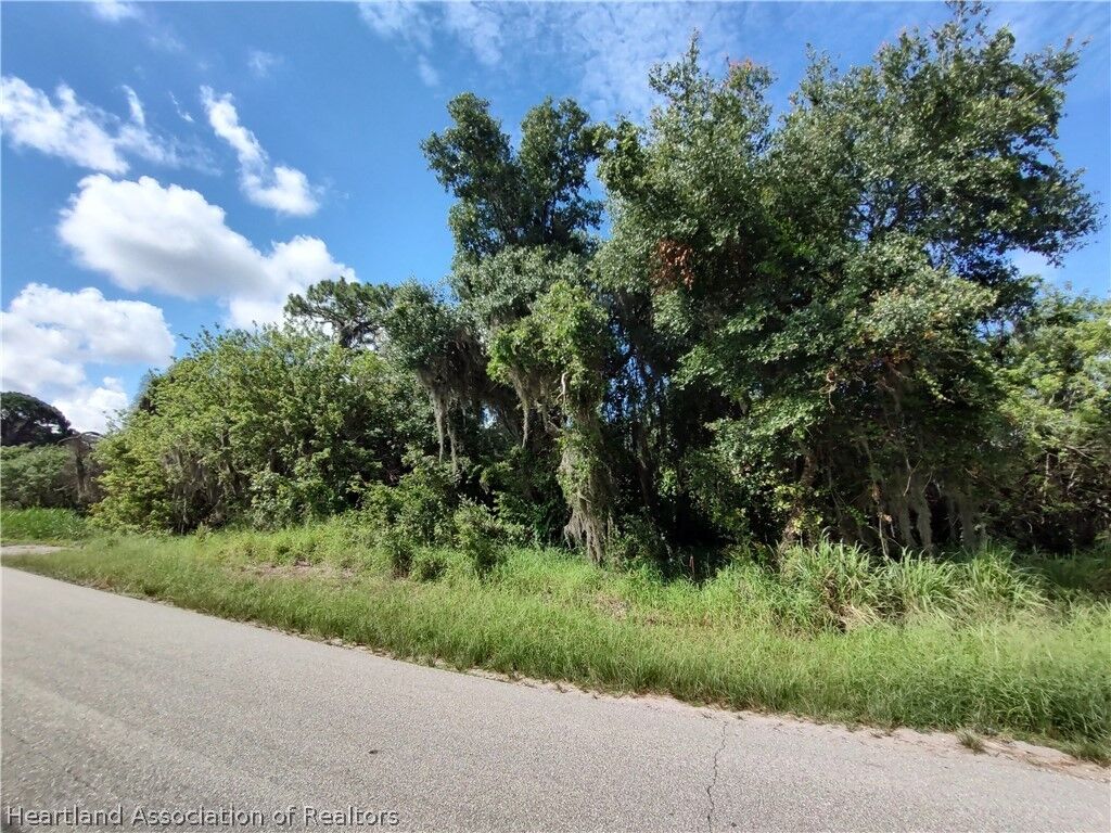 Property Photo:  133 S Huntley Drive  FL 33852 