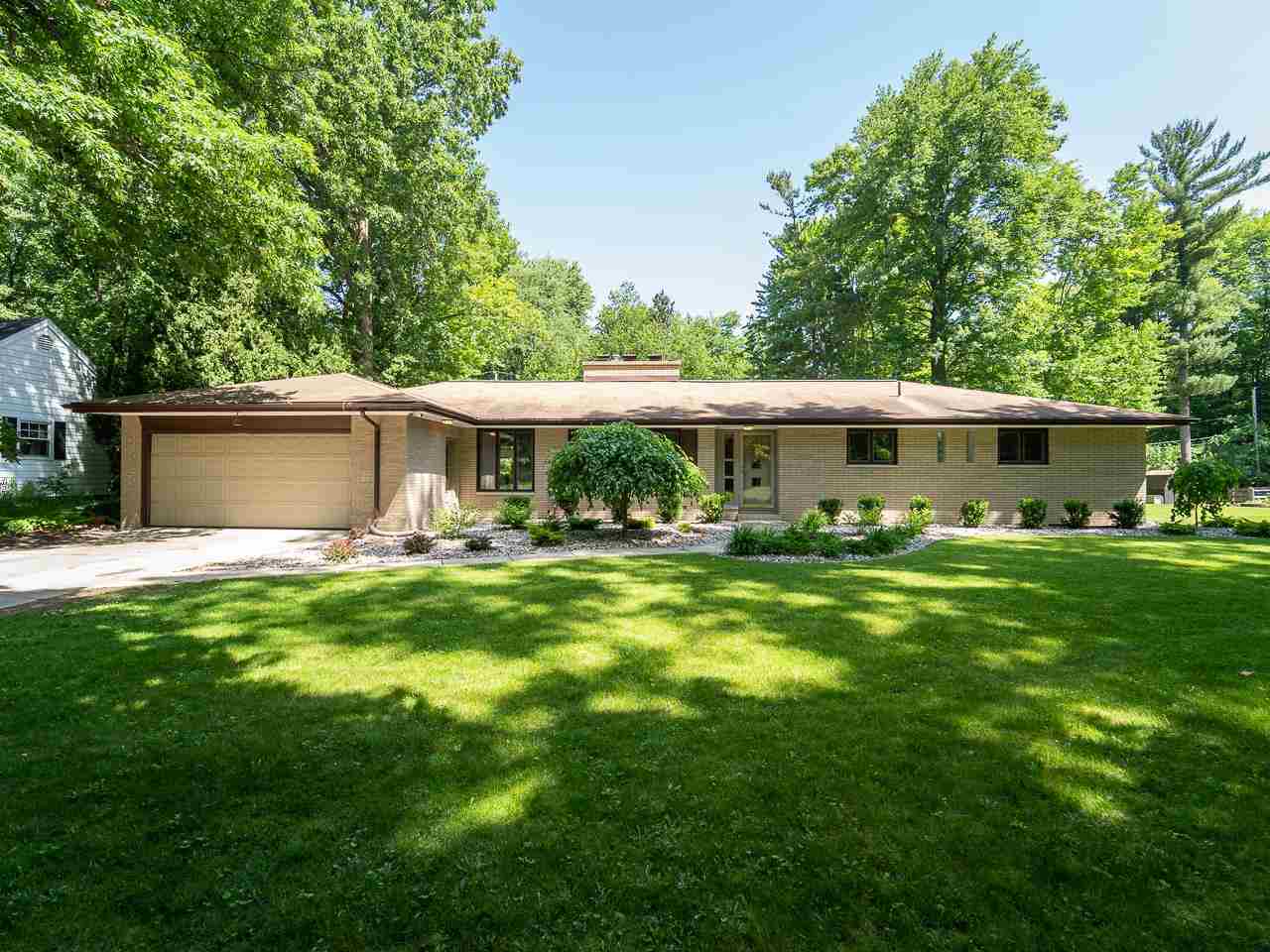 Property Photo:  1920 Sylvan Lane  MI 48640 