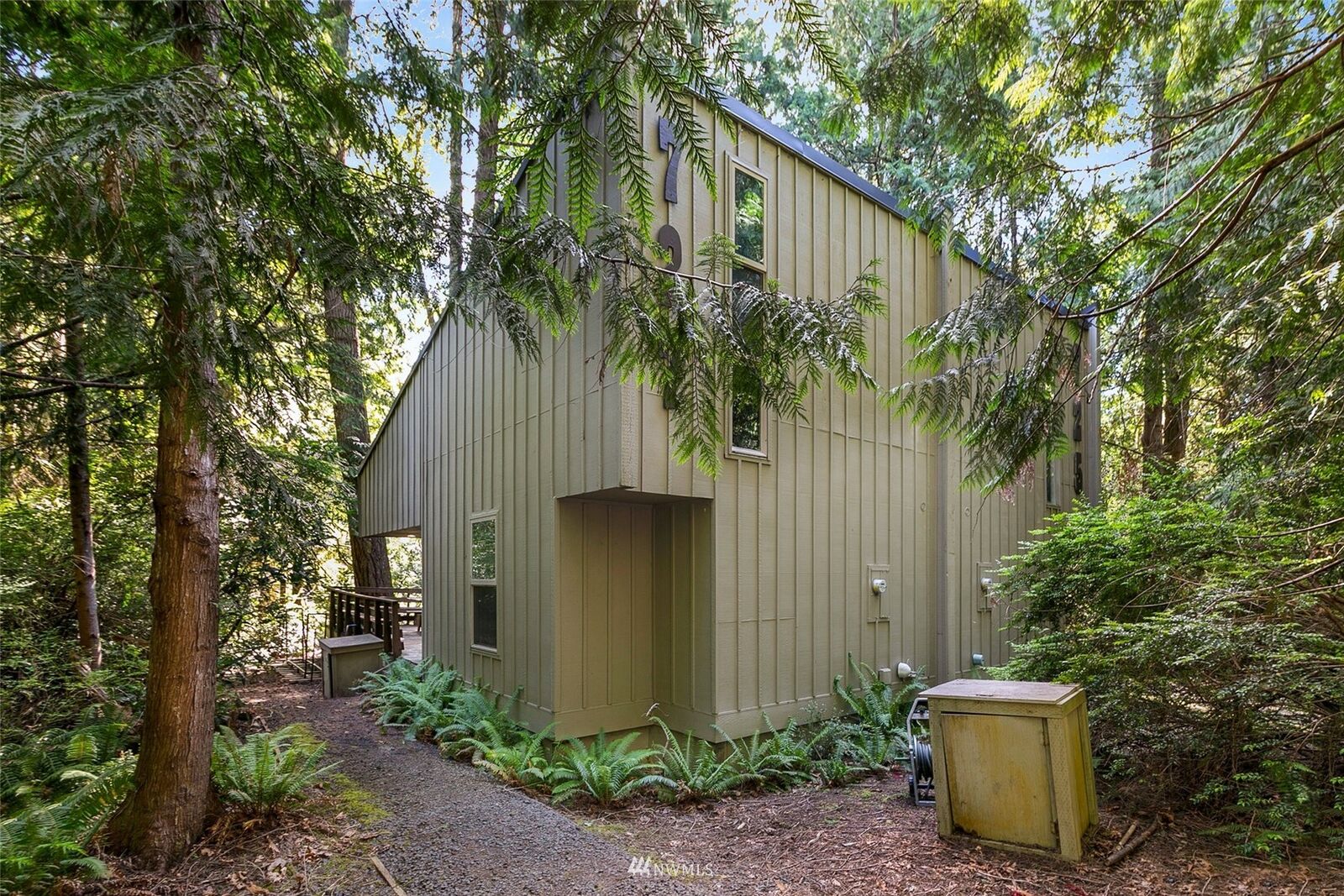 Property Photo: 727 E Promontory Road WA 98584