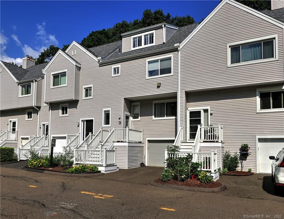 Property Photo: 9 Country Place 9 CT 06484