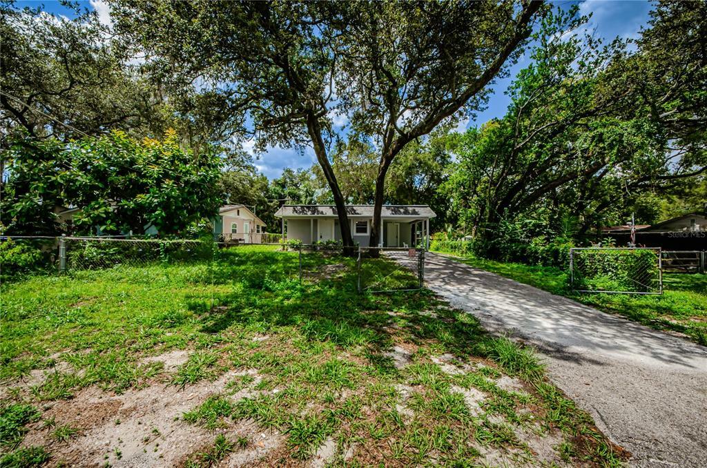 Property Photo:  1905 E Navajo Avenue  FL 33612 