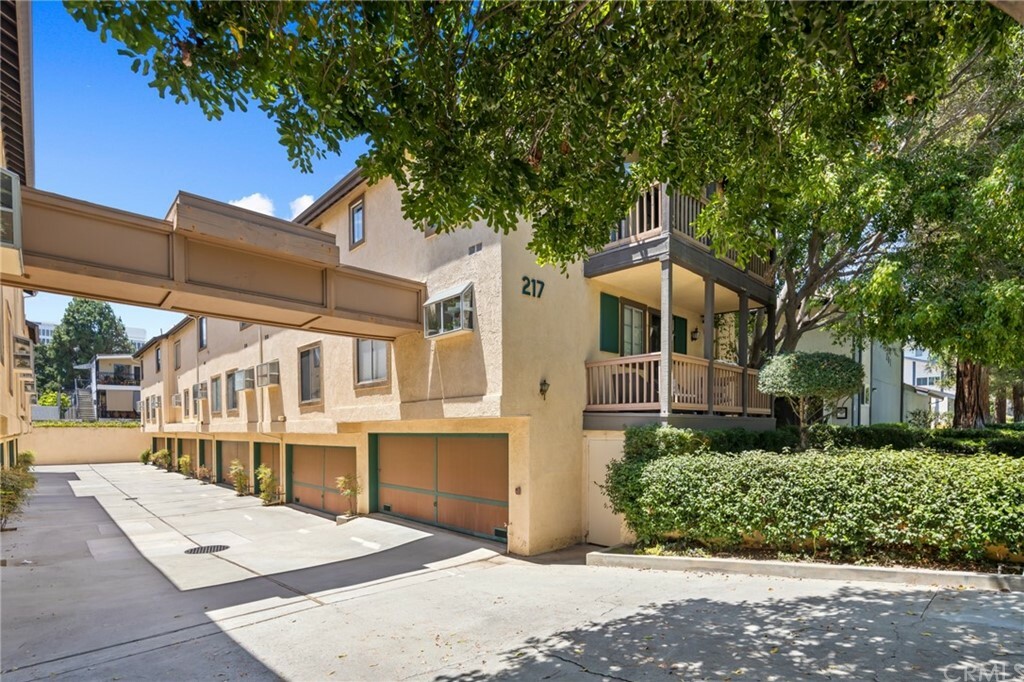 217 S Catalina Avenue 8  Pasadena CA 91106 photo