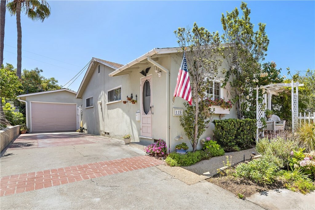 Property Photo:  115 W Paseo De Cristobal  CA 92672 