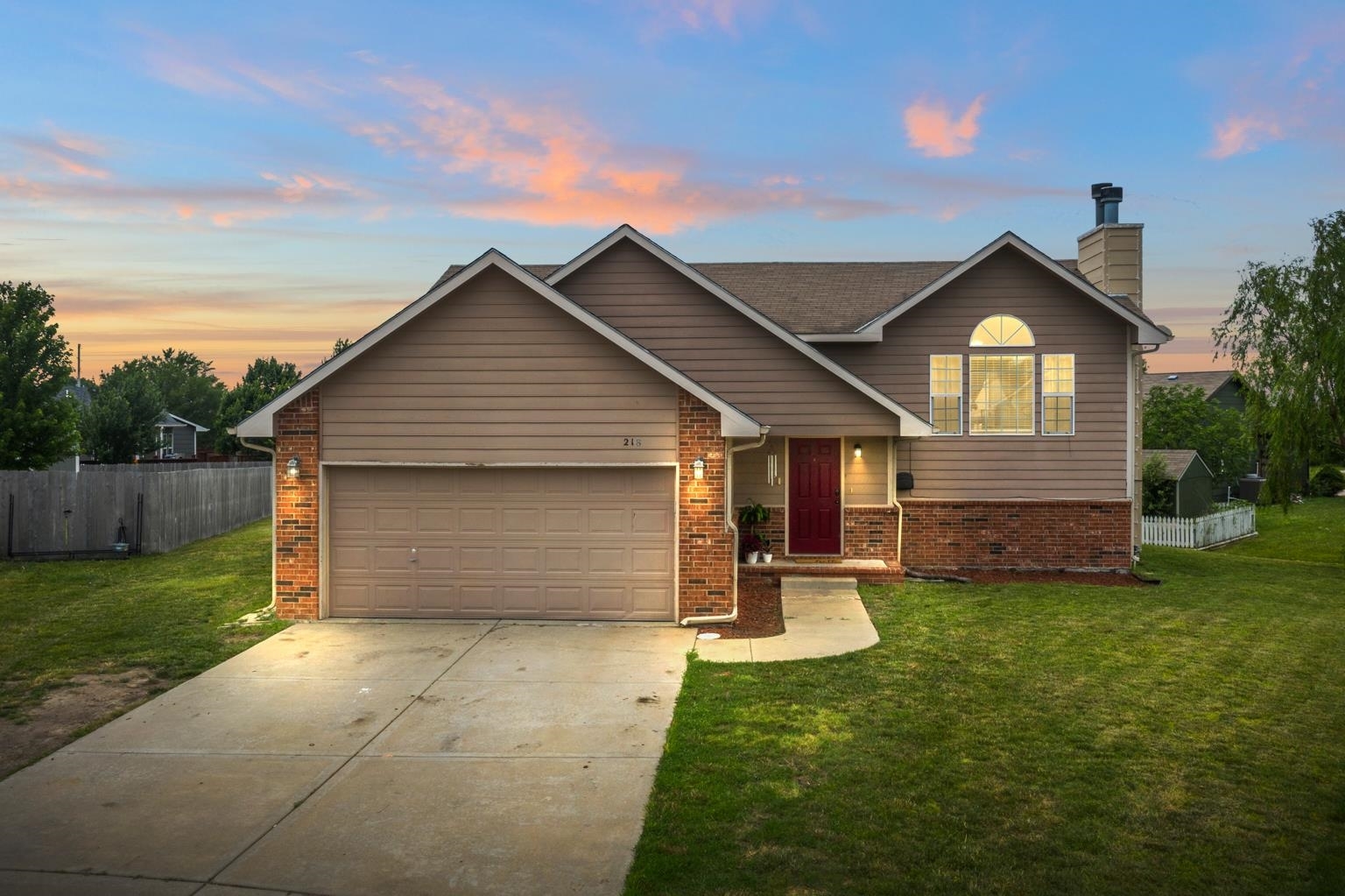 Property Photo:  218 Victoria Ct  KS 67114 