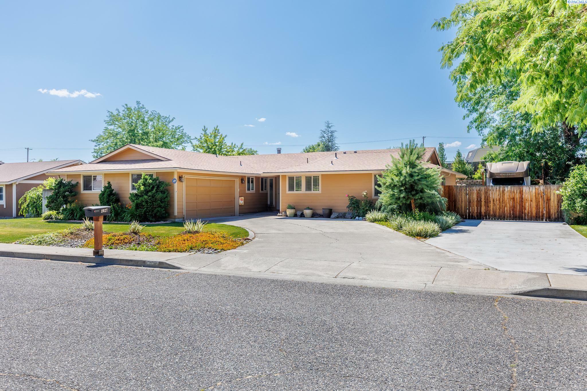 Property Photo:  2027 Hoxie Ave  WA 99354 