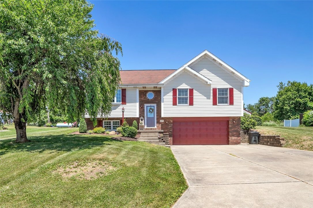 Property Photo: 27 Longview Dr PA 15312