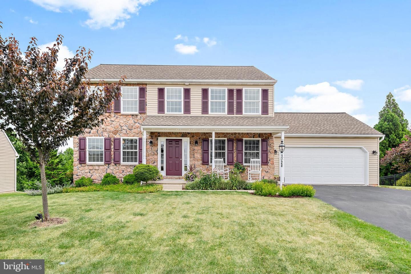 Property Photo: 1728 Fountain Rock Drive PA 17315