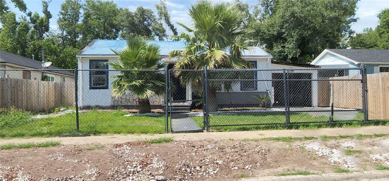 Property Photo:  2113 8th Street  LA 70601 